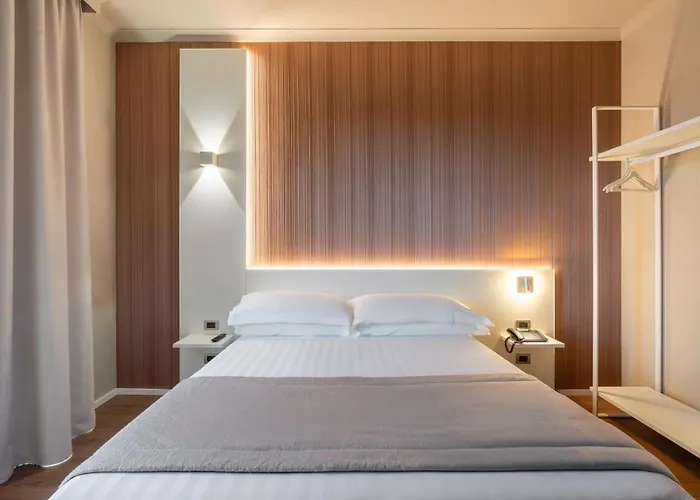 Garner Aurelia By Ihg Отель