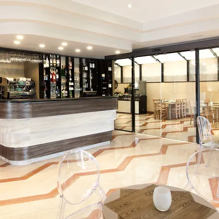 호텔 Garner Aurelia By Ihg 4*