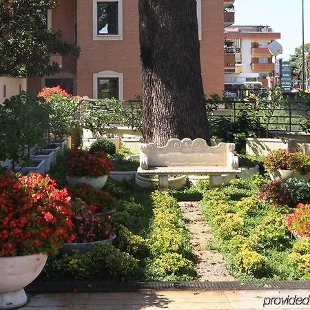 Garner Hotel Rome Aurelia By Ihg 4*