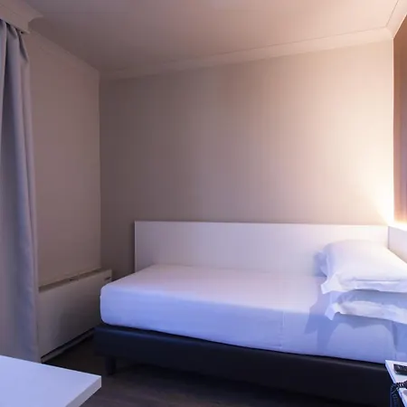 Garner Hotel Rome Aurelia By Ihg Отель 4*