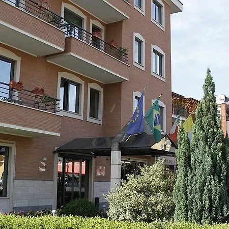Garner Hotel Rome Aurelia By Ihg Отель 4*