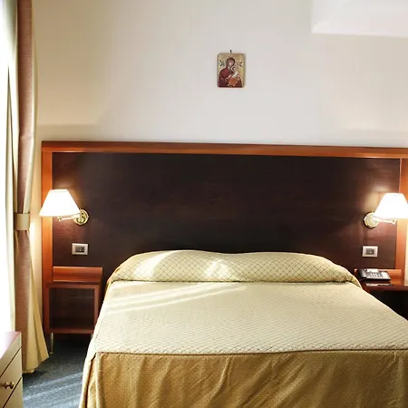 Garner Hotel Rome Aurelia By Ihg Отель 4*
